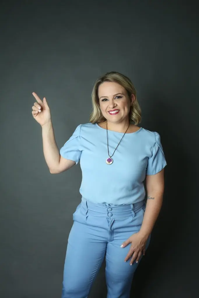 Dra. Denise – Perfil 3